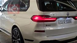 بی ئێم دەبڵیو X7